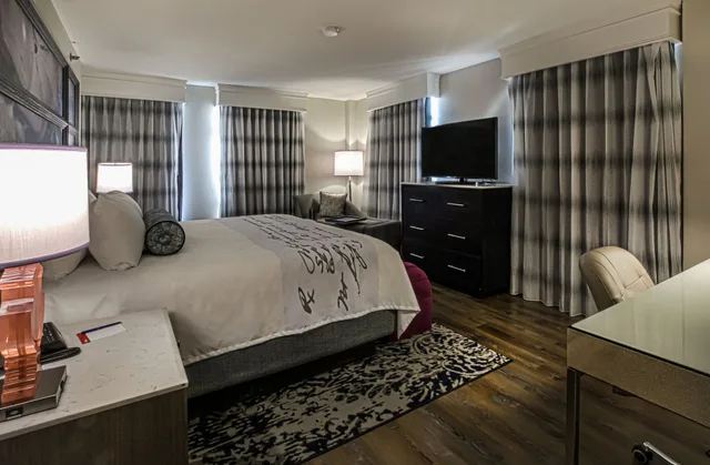 غرفة قياسية بسرير كينج لذوي الإعاقة، Hotel Indigo Birmingham Five Points S Uab 3/3