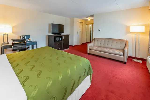 Upgrade, King Bed، Rodeway Inn Festival Stratford ON 5/7