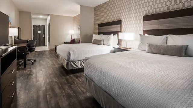 Standard, 2 Queen Beds, Best Western Plus Saint Peter 2/10