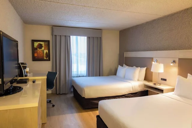 Premium, 2 Queen Beds, Kitchenette, Exterior Entrance، Radisson Hotel Fort St. John, BC 1/3