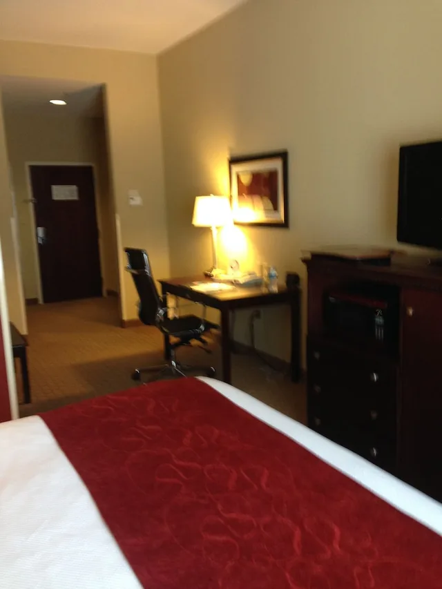 جناح بسرير كينج مع أريكة، Comfort Suites Biloxi Ocean Springs 3/5