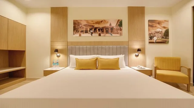 Executive, Suite, King Bed, Lemon Tree Hotel Chinchwad Pune 3/6