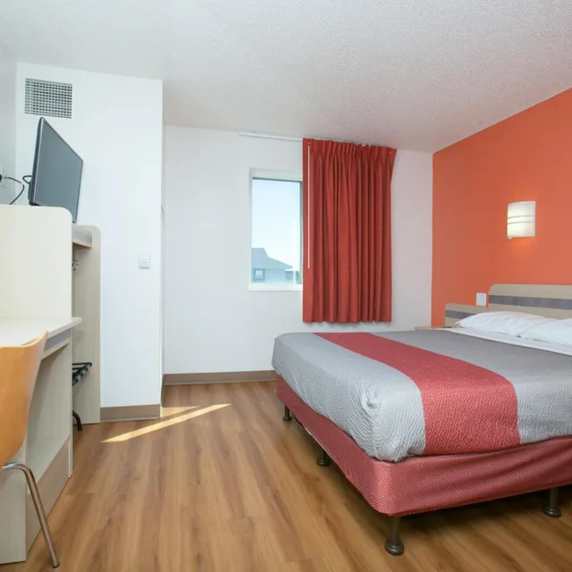 جناح بسرير كوين، Motel6 Brooklyn Center, MN - Minneapolis 3/7