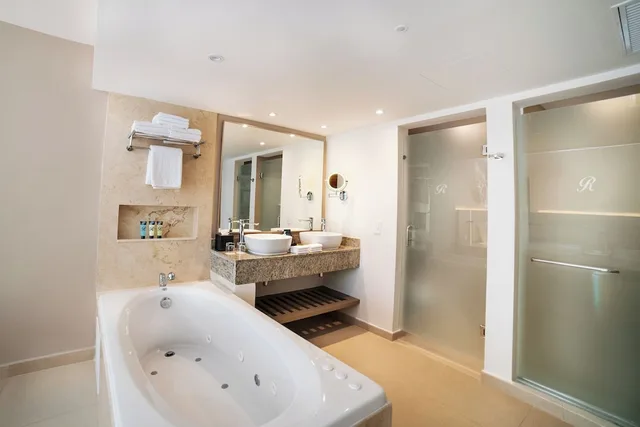 2 Bedrooms, Diamond Club, Swim Out, Presidential, Luxury, Suite, King Bed, 2 Queen Beds, Sofa, Hot Tub، Royalton Punta Cana, An Autograph Collection All-Inclusive Resort and Casino 13/14