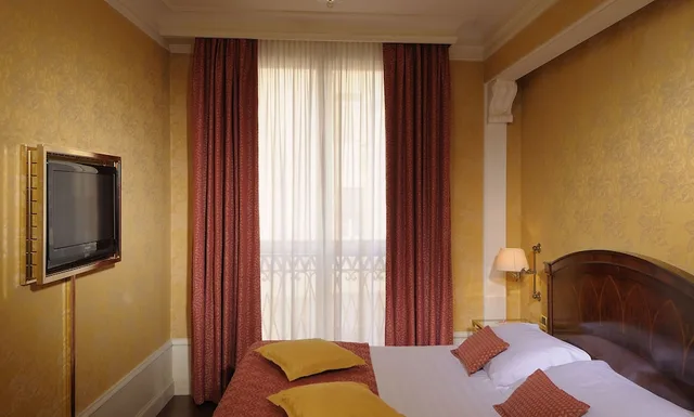 غرفة سوبيريور بسرير كوين، Art Hotel Orologio 4/10