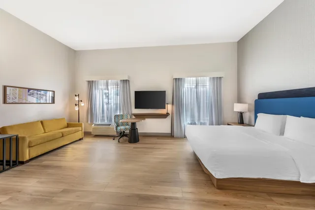 استوديو لذوي الإعاقة، Hampton Inn Suites Riverside Corona East 1/2