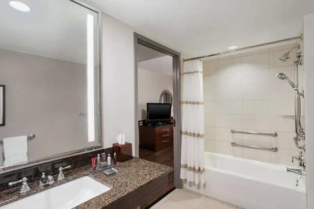 غرفة قياسية بسريرين مزدوجين، Lancaster Marriott at Penn Square 4/4