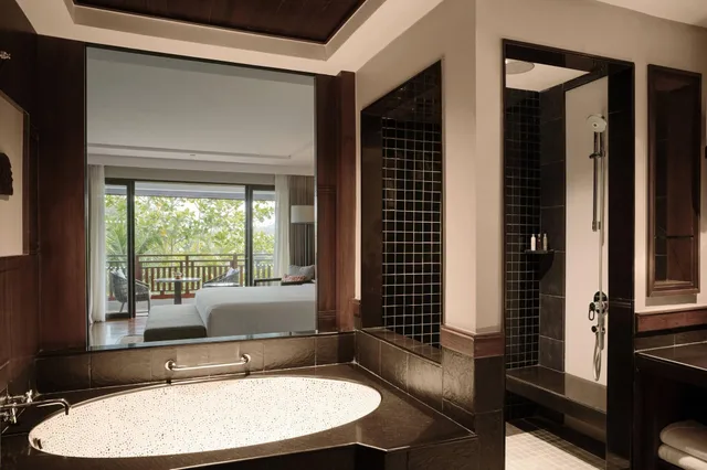 غرفة بسرير مزدوج بإطلالة على المسبح، PHUKET MARRIOTT RESORT & SPA, NAI YANG BEACH 3/3