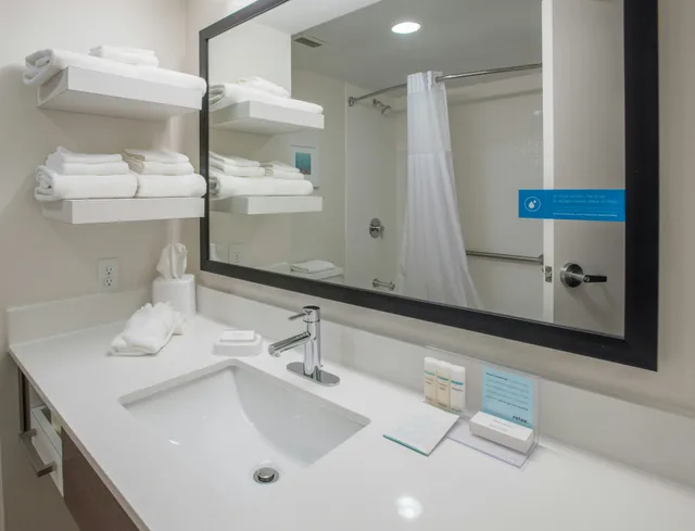 Room, 2 Queen Beds, Hampton Inn Wooster 4/4