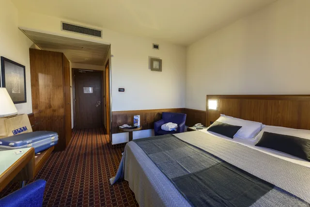 Deluxe, Triple, 1 Queen and 1 Single Bed, First Hotel Malpensa 4/7