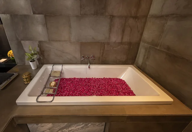 غرفة بريميير بسرير كينج بغرفة نوم واحدة بمسبح خاص، The Lodhi - A Member Of The Leading Hotels Of The World 4/4