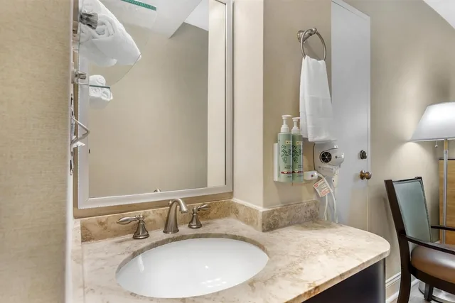 غرفة قياسية بسرير كينج بحوض جاكوزي، Best Western Queens Gold Coast 8/8