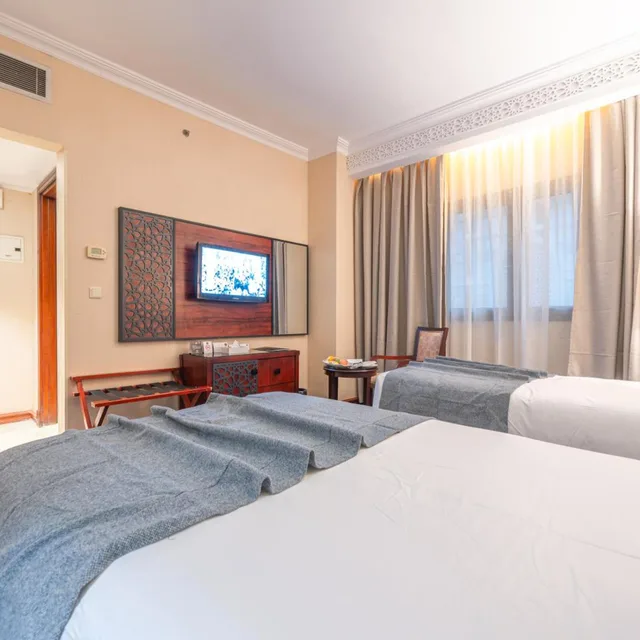 غرفة قياسية ثلاثية، فندق المدينة هارموني(Shaza Regency Plaza Madinah) 5/7
