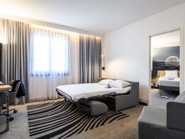 جناح تنفيذي بسرير كوين مع أريكة، Novotel Brussels off Grand Place 2/6