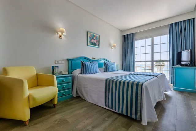 غرفة مفردة بسريرين منفصلين، Villa de Laredo Hotel 1/3