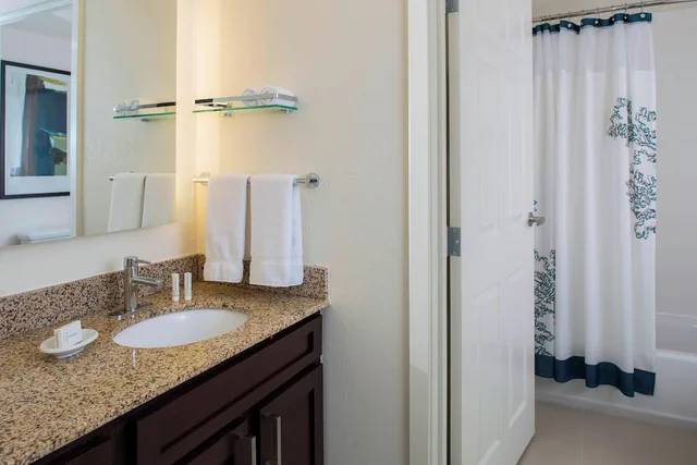استوديو تنفيذي ركني بسرير كينج مع أريكة، Residence Inn New Orleans Metairie 9/10