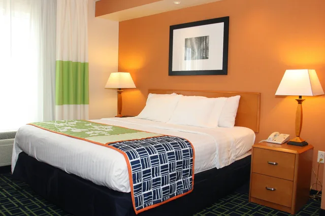 غرفة بسرير كينج، Fairfield Inn And Suites Marion 3/8