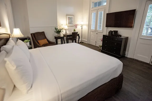 غرفة بريميوم بسرير كينج، Historic Streetcar Inn 1/10