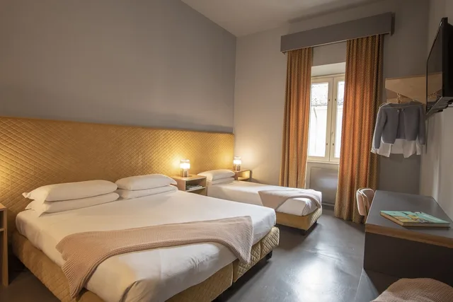 غرفة ثلاثية، Milani Hotel 2/10