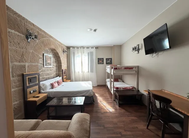 غرفة رباعية، Hotel Castillo Bonavia 7/9