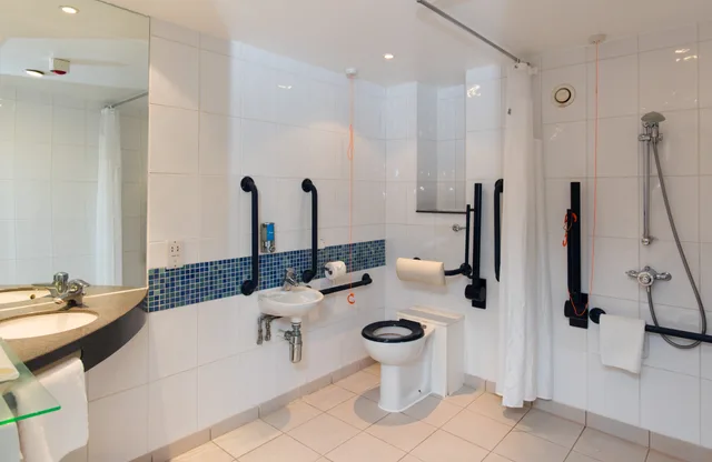 غرفة بسريرين منفصلين لذوي الإعاقة، Holiday Inn Express Newcastle City Centre 2/2