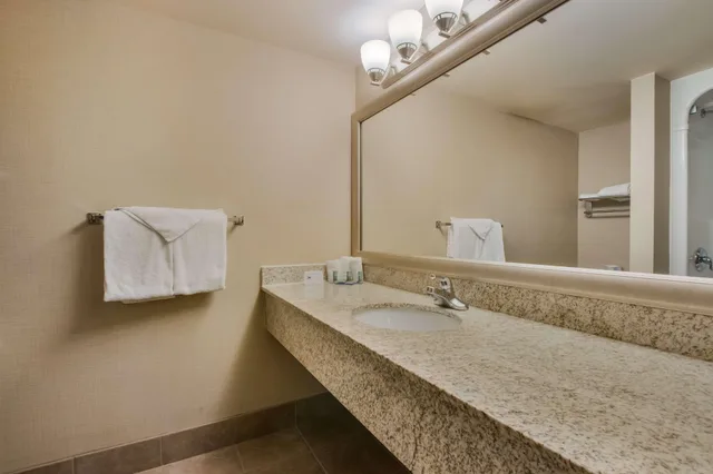 Room, Quadruple, Best Western Brantford Hotel Conference Centre 3/4