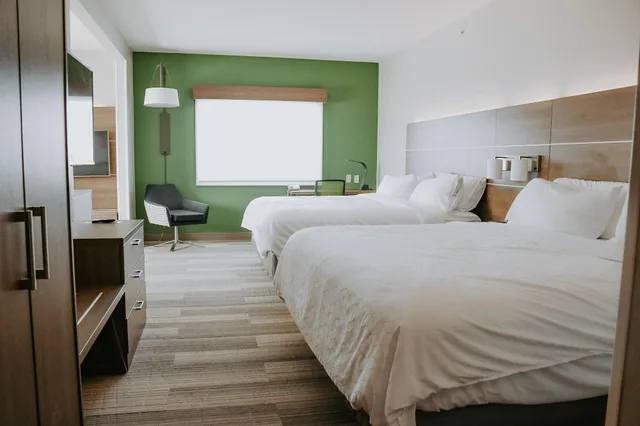 suite, multiple beds، Holiday Inn Express and Suites Lincoln South 2/10