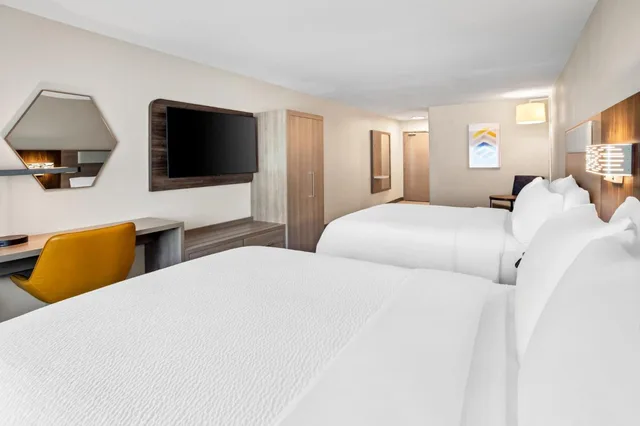 غرفة بسريرين منفصلين لذوي الإعاقة، Holiday Inn Express & Suites Tumwater - Olympia By IHG 4/9