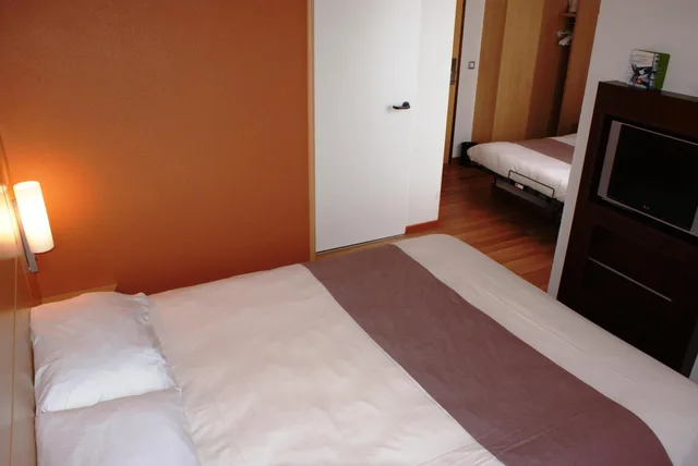 غرفة بسرير مزدوج مع سرير إضافي، Ibis Brussels Expo Atomium 4/7