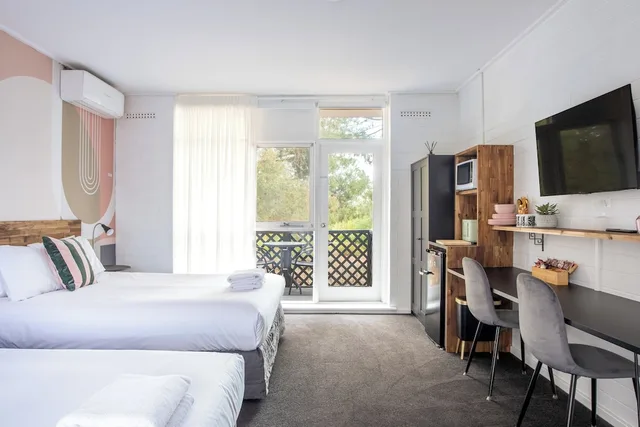 Room, 2 Queen Beds, The Lyndoch Motel 1/7