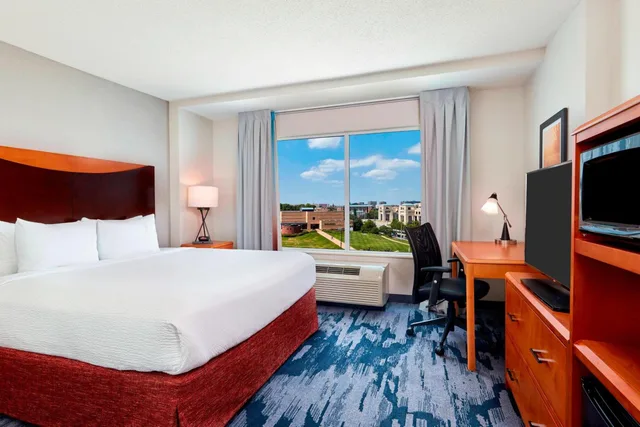 غرفة بسرير كينج بإطلالة على المتنزه، Fairfield Inn And Suites Indianapolis Downtown 1/14