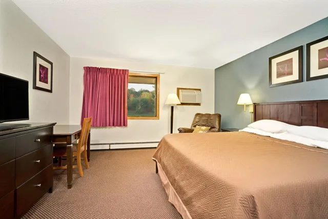غرفة بسرير كينج لذوي الإعاقة، Travelodge By Wyndham Valleyfair Shakopee 2/7