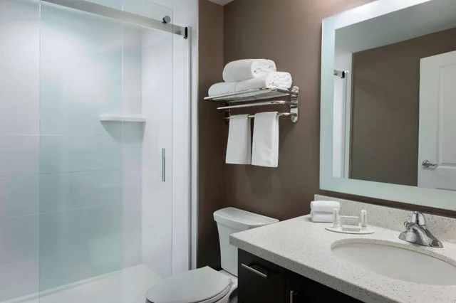 جناح بسرير كوين بغرفة نوم واحدة مع أريكة، Towneplace Suites Ottawa Kanata 4/7