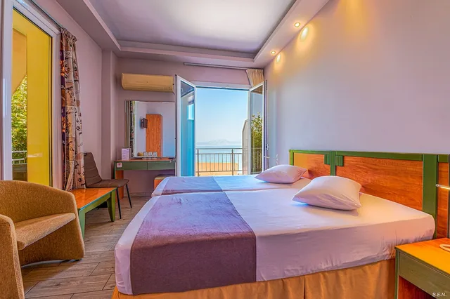 غرفة ثلاثية بإطلالة على البحر، CASTELLA BEACH 3/4