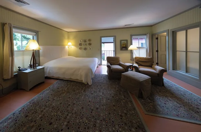 غرفة سوبيريور ديلوكس بسرير كينج بحوض استحمام، The Porches Inn At Mass Moca 2/3