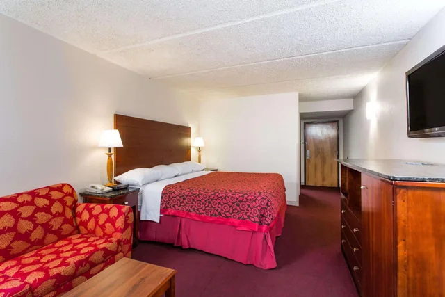 غرفة بسرير كينج، Rodeway Inn High Point/Archdale 2/2
