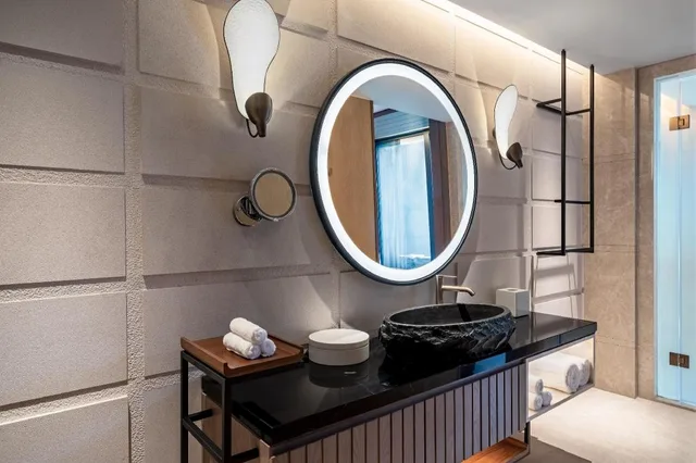 Presidential, Suite, King Bed, Garden View, Hot Spring Bath، The Westin Nanjing Resort & Spa 2/2