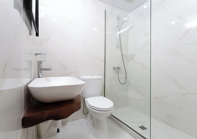 غرفة عائلية رباعية بسرير كوين وأسرّة بطابقين، Adelais Bay Hotel 4/4