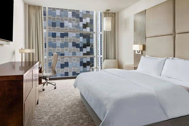غرفة ديلوكس بسرير كينج بإطلالة على المدينة، The Westin Panama 4/5