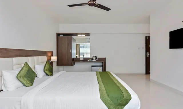 غرفة قياسية بسرير كوين، Treebo Staycation Holiday 3/9