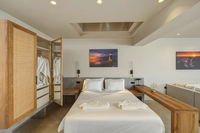 1 Bedroom, Cave, Suite, Sea Front, Private Pool، VOLTA Seaside hotel - Adult-only 1/9