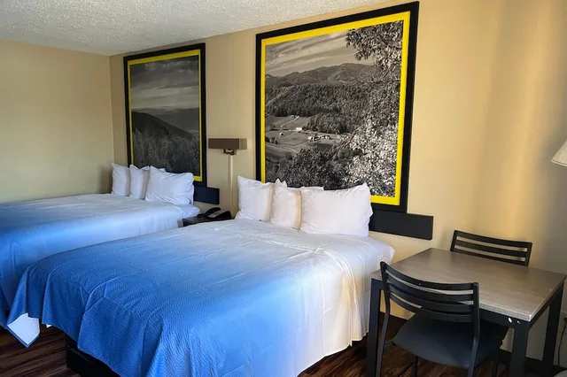 غرفة بسريرين كوين للمدخنين، Super 8 by Wyndham Lumberton NC 1/1