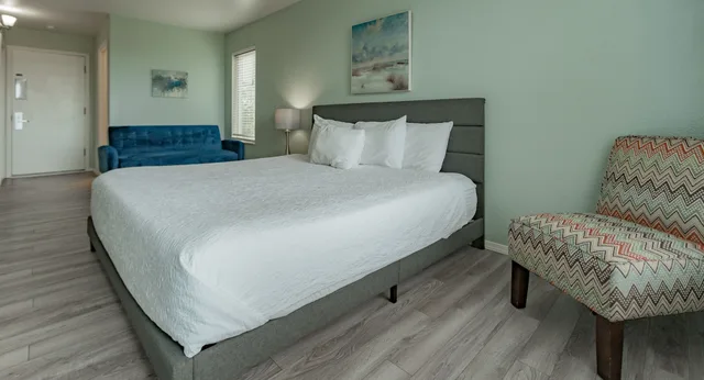 Standard, King Bed, Bay View، The Embarcadero Resort Hotel & Marina 2/7