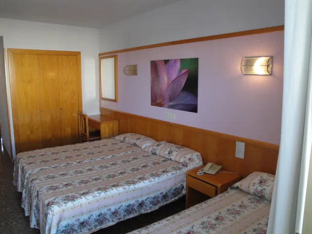 غرفة عائلية، Hotel Esplendid 1/8