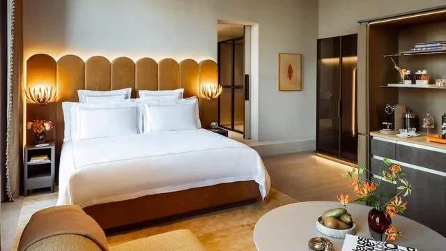 جناح جونيور بإطلالة على القناة، Rosewood Amsterdam 1/1
