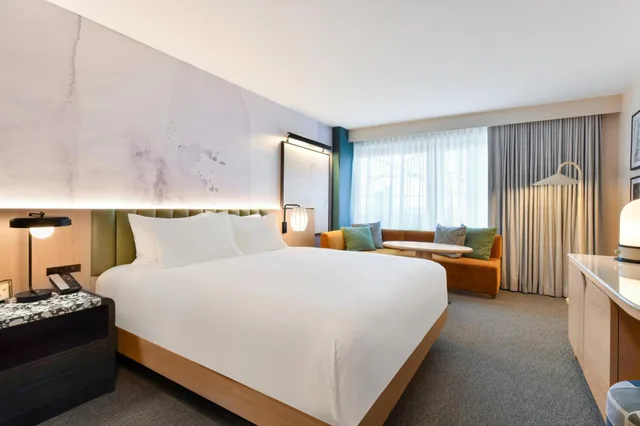 Essential, King Bed, Bathtub, Accessible، Hotel Kimpton Hotel Theta 2/10