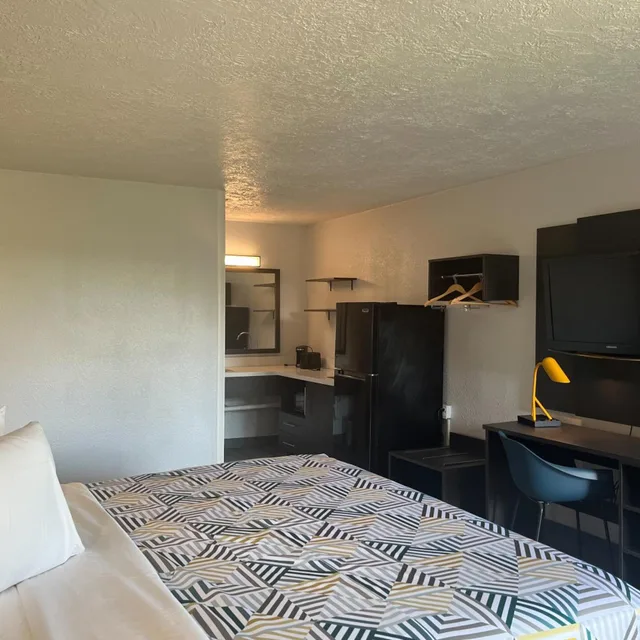 غرفة بسرير كينج لذوي الإعاقة، Studio6 Lake Jackson, TX 5/7