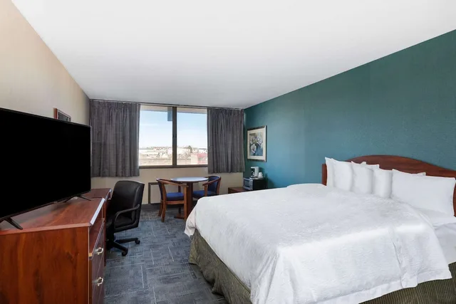 Room, King Bed, Howard Johnson by Wyndham Gillette 4/10