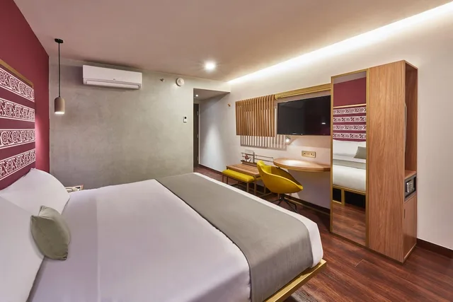 Room, Queen Bed, City Centro by Marriott Oaxaca 2/4