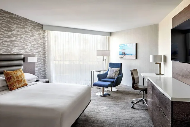 Room, King Bed, Ventura Beach Marriott 2/8